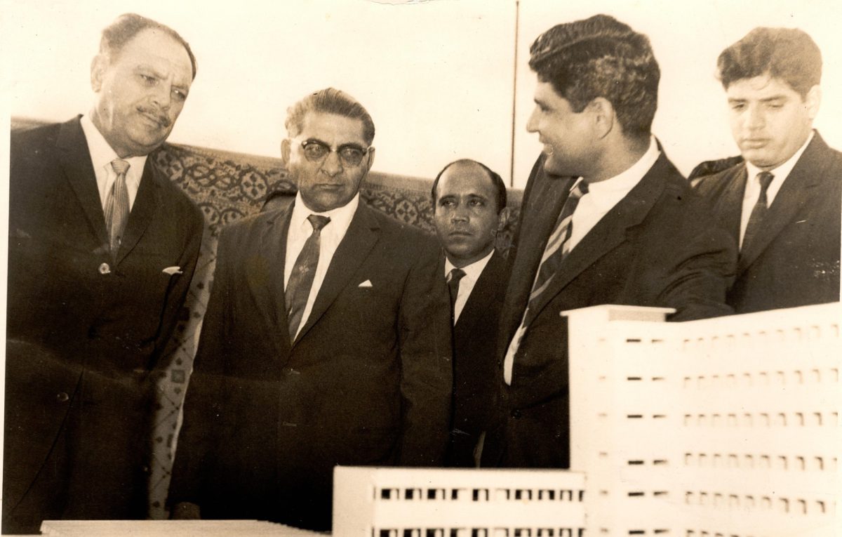 Ahmed Dawood with President Ayub, looking at a miniature of Dawood College of Engineering & Technology on the occasion of its inauguration