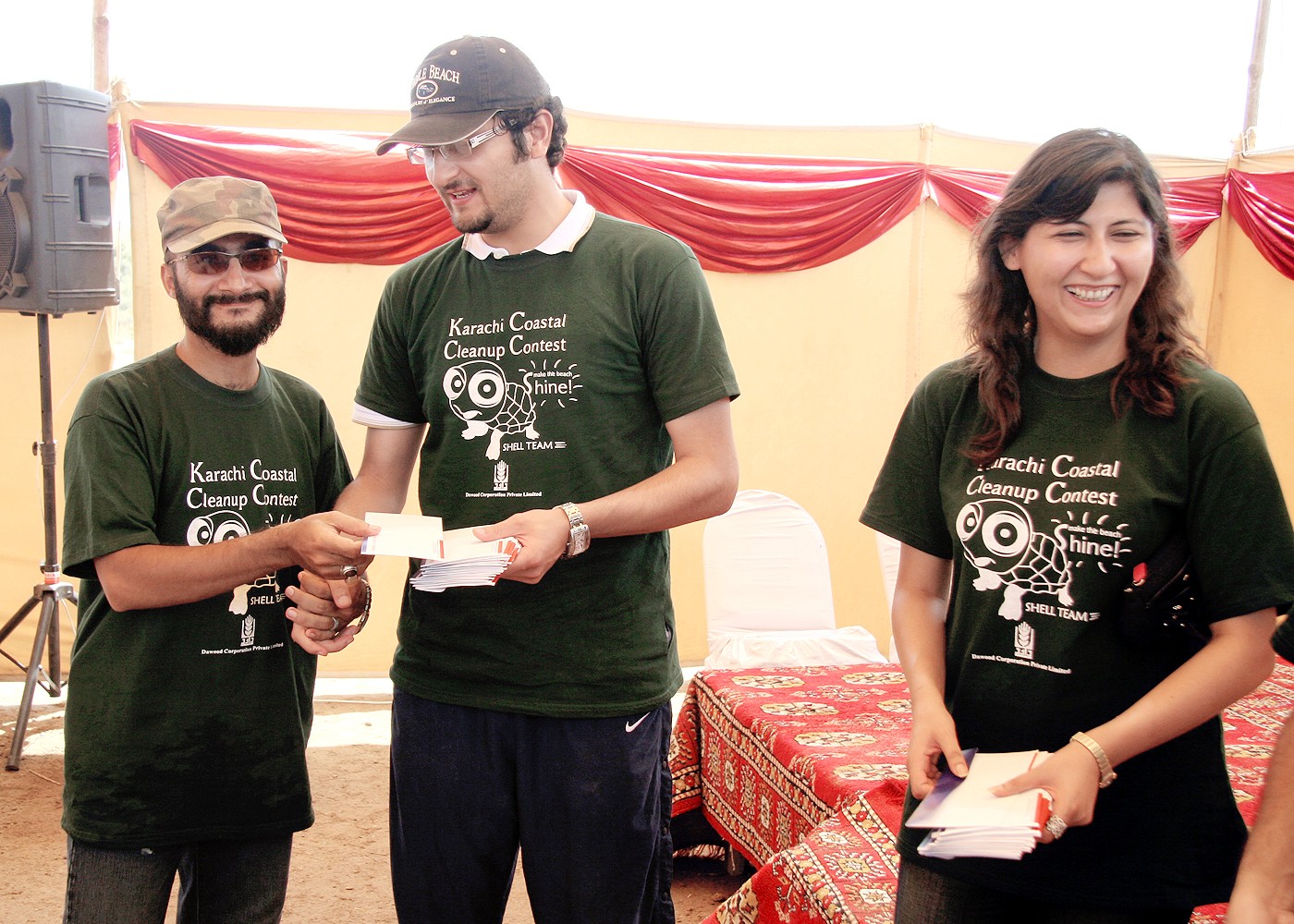 Abdul Samad and Sabrina Dawood join the WWF Pakistan and TDF beach clean-up